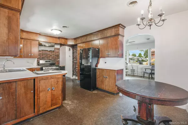 42 Clark ST, Poughkeepsie, NY 12601