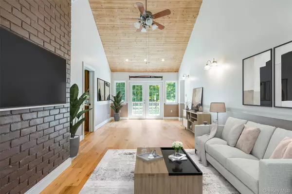 16 Reno RD, Poughkeepsie, NY 12603