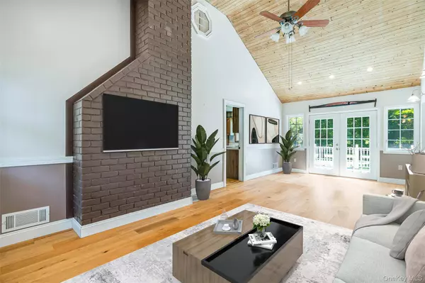 16 Reno RD, Poughkeepsie, NY 12603