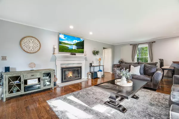 26 Country Club RD, Hopewell Junction, NY 12533