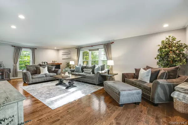 26 Country Club RD, Hopewell Junction, NY 12533