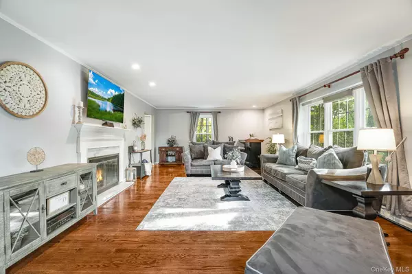 26 Country Club RD, Hopewell Junction, NY 12533