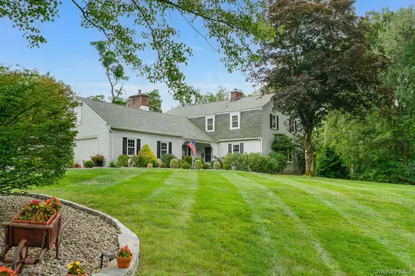 26 Country Club RD, Hopewell Junction, NY 12533