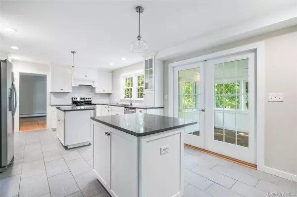 6 Old Mill DR, Poughkeepsie, NY 12603