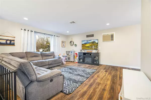 45 Raker RD, Poughkeepsie, NY 12603