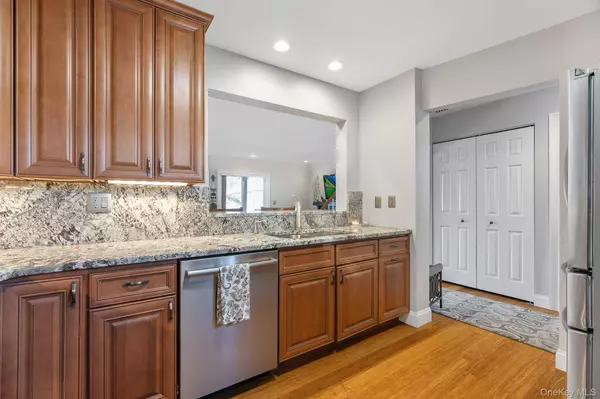 37 Hudson Heights DR, Poughkeepsie, NY 12601