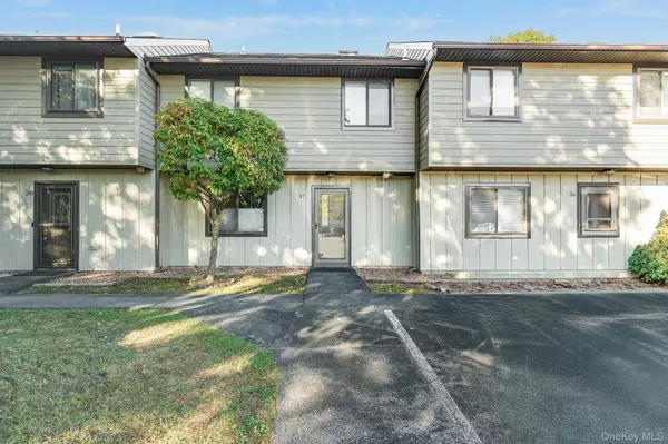 37 Hudson Heights DR, Poughkeepsie, NY 12601