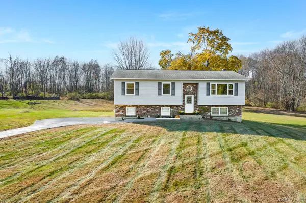 8 Daniel Sabia DR, Wappingers Falls, NY 12590