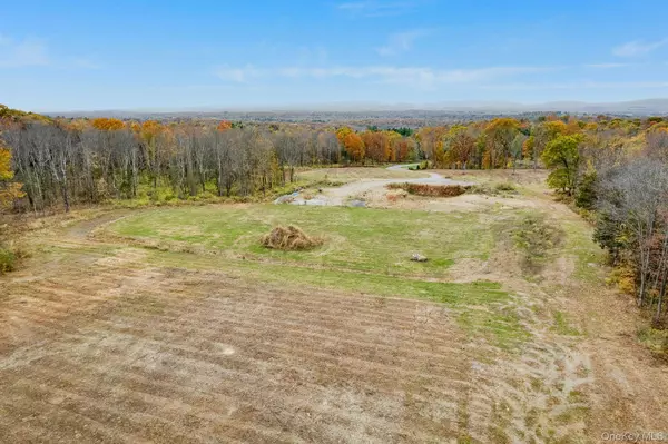 24 Villa LN, Poughkeepsie, NY 12603