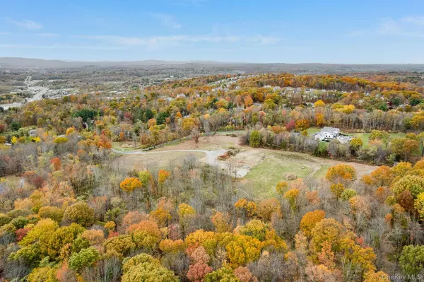 24 Villa LN, Poughkeepsie, NY 12603