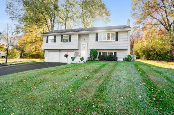 8 Nicole DR, Wappingers Falls, NY 12590