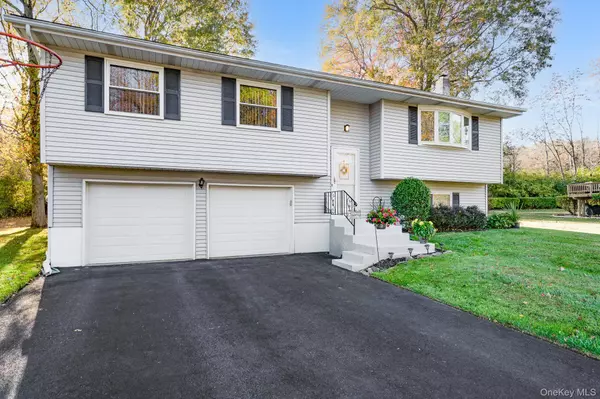 8 Nicole DR, Wappingers Falls, NY 12590