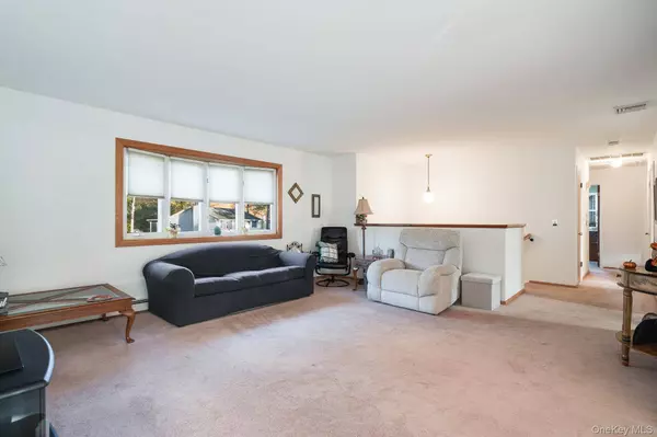 8 Nicole DR, Wappingers Falls, NY 12590