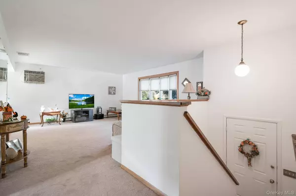 8 Nicole DR, Wappingers Falls, NY 12590