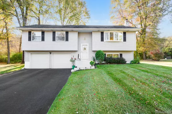 8 Nicole DR, Wappingers Falls, NY 12590