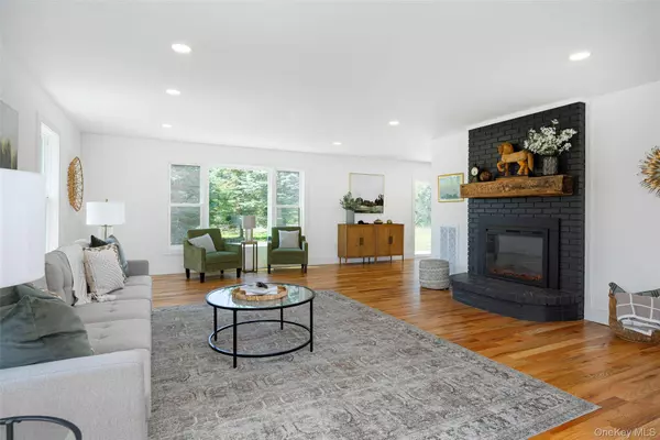 327 Hynes RD, Poughquag, NY 12570