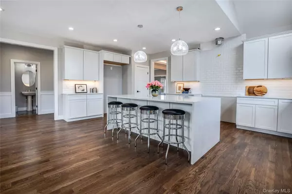 11 Bear Hollow LN, Hyde Park, NY 12538