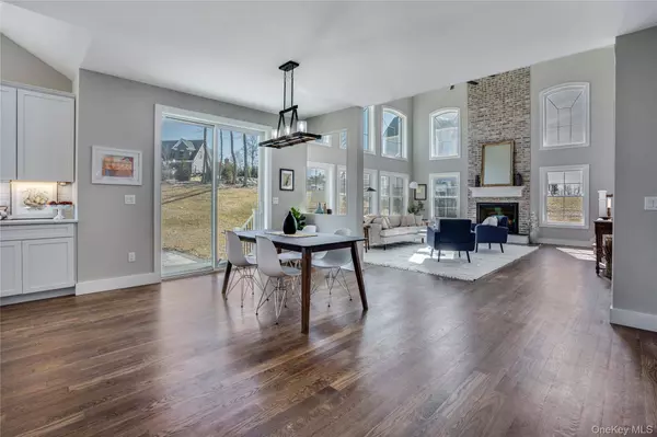 11 Bear Hollow LN, Hyde Park, NY 12538