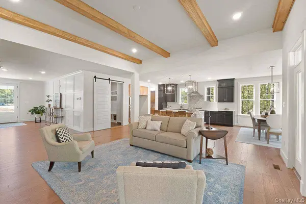 3 Bear Hollow LN, Hyde Park, NY 12538