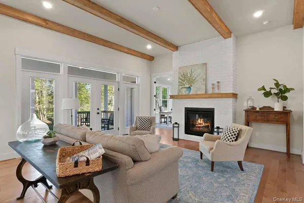 3 Bear Hollow LN, Hyde Park, NY 12538