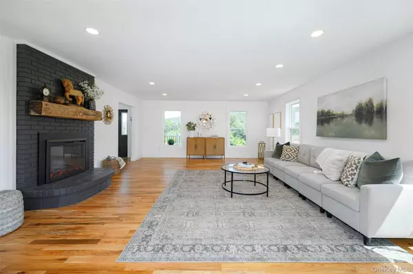 327 Hynes RD, Poughquag, NY 12570