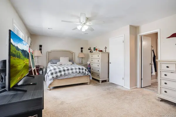 6203 Chelsea CV, Hopewell Junction, NY 12533