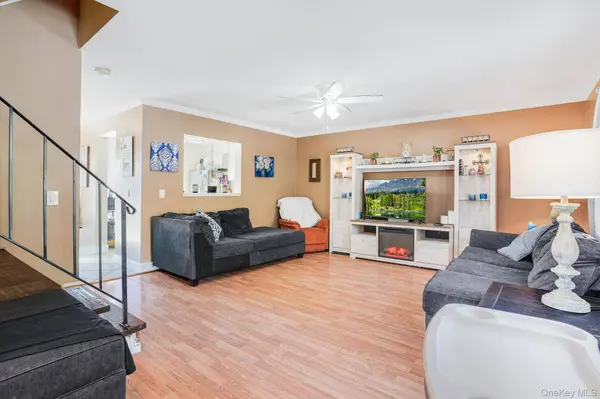 6203 Chelsea CV, Hopewell Junction, NY 12533