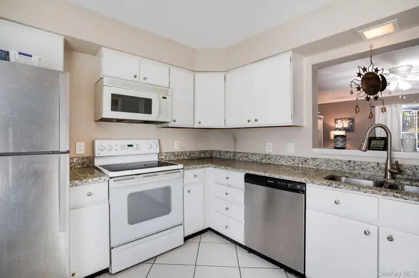 6203 Chelsea CV, Hopewell Junction, NY 12533