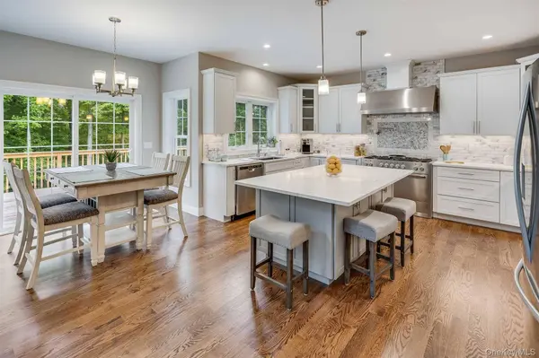 8 Roundhill RD, Hopewell Junction, NY 12533