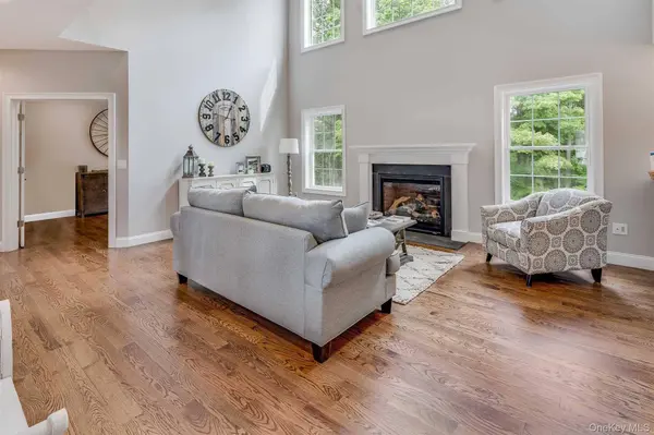 8 Roundhill RD, Hopewell Junction, NY 12533