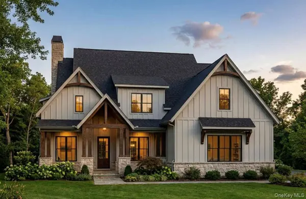 7 Bear Hollow LN, Poughkeepsie, NY 12601