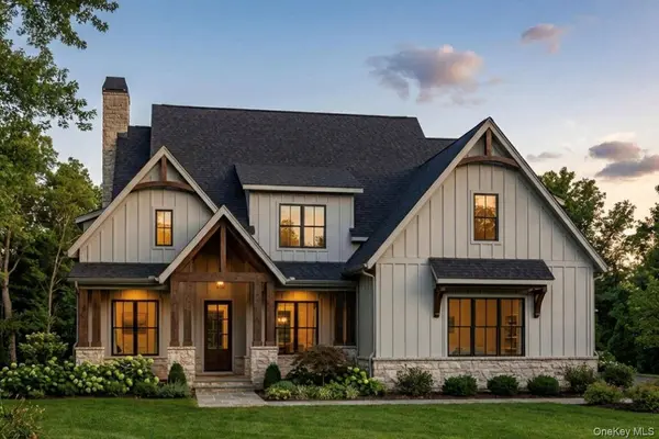 7 Bear Hollow LN, Poughkeepsie, NY 12601