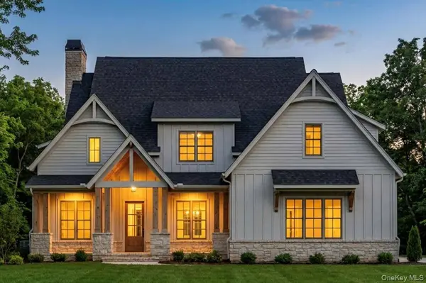 7 Bear Hollow LN, Poughkeepsie, NY 12601