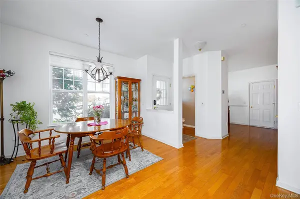 114 Hudson Pointe DR, Poughkeepsie, NY 12601