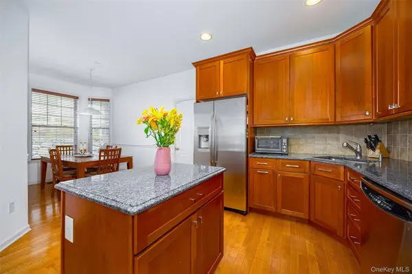 114 Hudson Pointe DR, Poughkeepsie, NY 12601