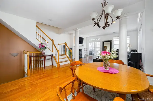 114 Hudson Pointe DR, Poughkeepsie, NY 12601