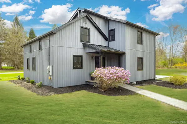 96 Montfort RD, Wappingers Falls, NY 12590