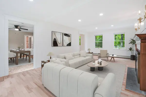 34 Contour LN, Salt Point, NY 12578