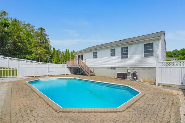 6 Hemlock LN, Wingdale, NY 12594