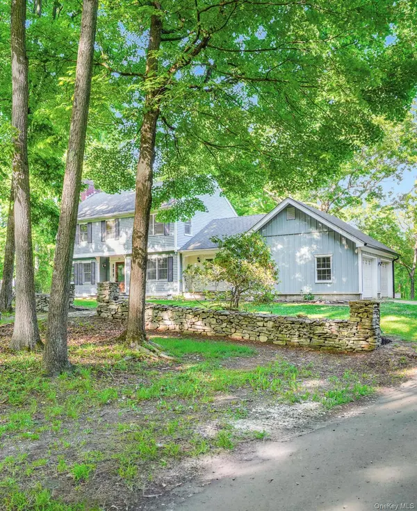 34 Contour LN, Salt Point, NY 12578
