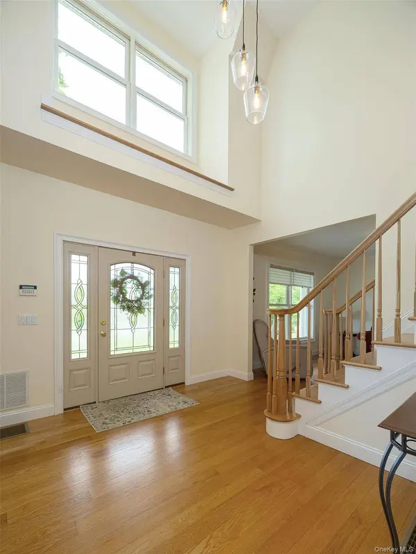 12 Nichris LN, Staatsburg, NY 12580