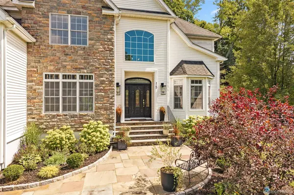 15 W Barrett Hill RD, Hopewell Junction, NY 12533