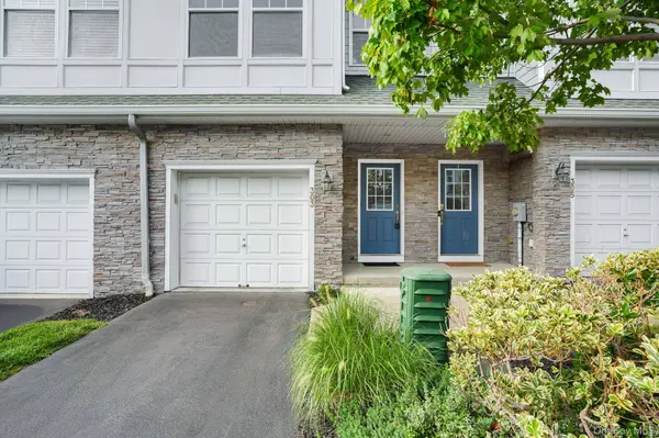 303 Bridgeview DR, Poughkeepsie, NY 12601