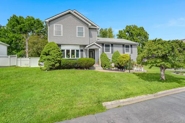 8 Hampton RD, Poughkeepsie, NY 12603