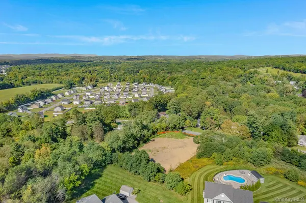 216 Overlook RD, Poughkeepsie, NY 12603