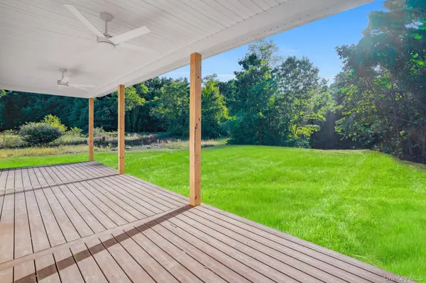 153 S Quaker LN, Hyde Park, NY 12538