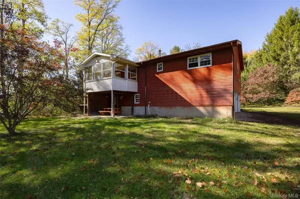 2 Pye LN, Wappingers Falls, NY 12590