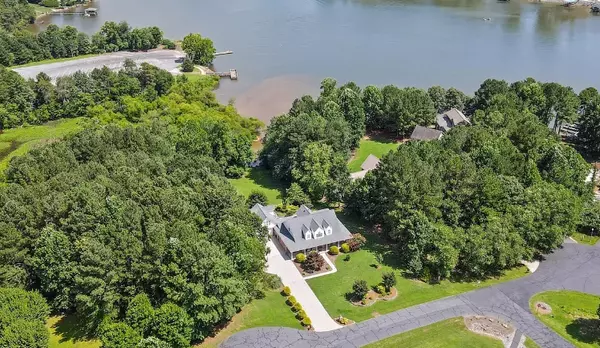 August 18 Market Minute: Spotlight on Lake Hickory & Anchors Landing