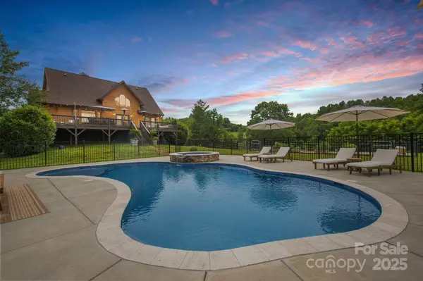 6500 Duck Creek RD, Lenoir, NC 28645