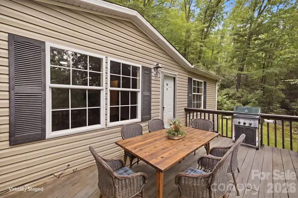 55 Twin Oaks LN, Spruce Pine, NC 28777